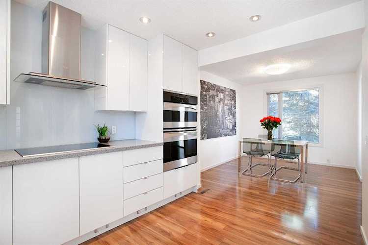 4836 Verona Dr NW Calgary, AB T3A 0P4