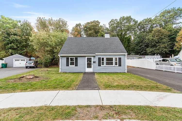 65 Alandale Pkwy Norwood, MA 02062