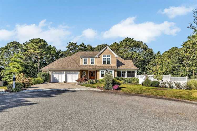 15 Fairway Knob Mashpee, MA 02649