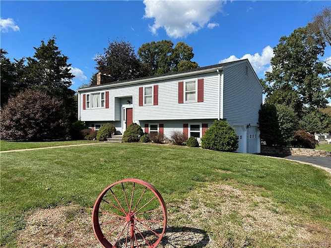 44 Hall Ln Berlin, CT 06037