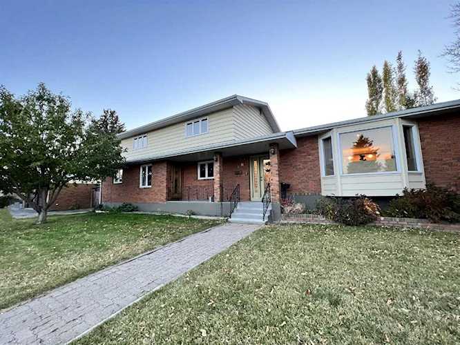1305 5 St NE Calgary, AB T2W 7W2