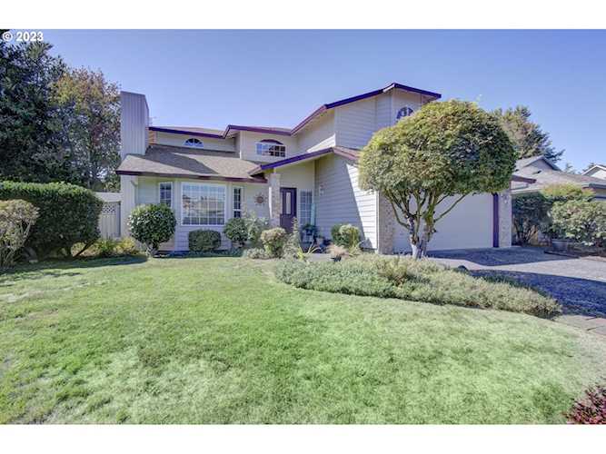704 NE 159th CT Vancouver, WA 98684