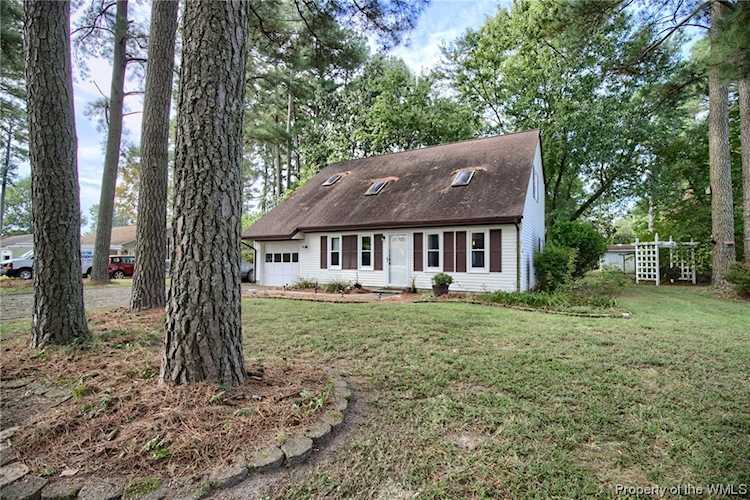 1854 Creekwood Ct Hayes, VA 23072