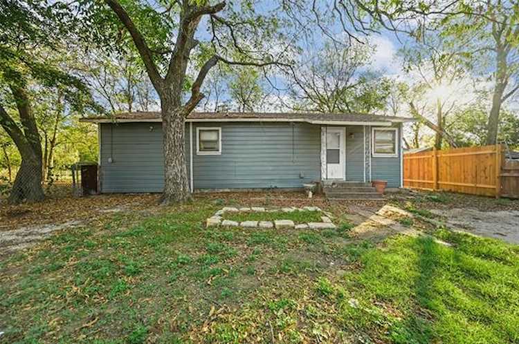 1404 N Wilhite Street Cleburne, TX 76031