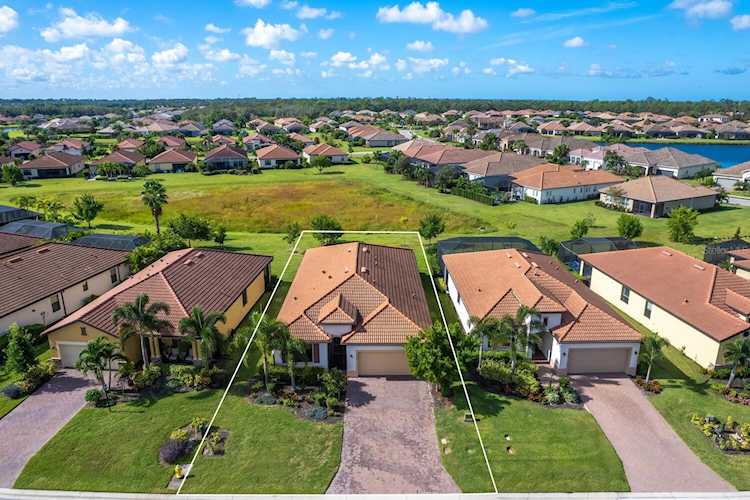 10202 Marbella Dr Bradenton, FL 34211
