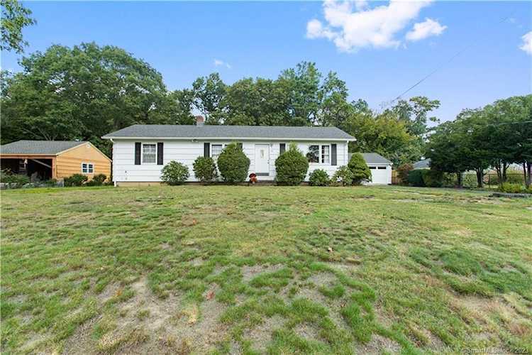 59 Coventry Circle North Haven, CT 06473