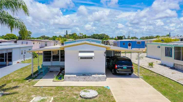 12116 Horseshoe Ln Hudson, FL 34667 | MLS S5087485 Photo 1