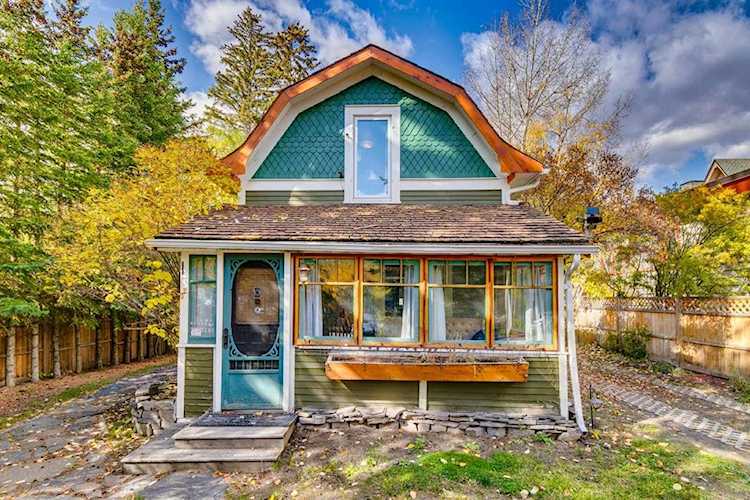 345 Beaver St Banff, AB T1L 1A7