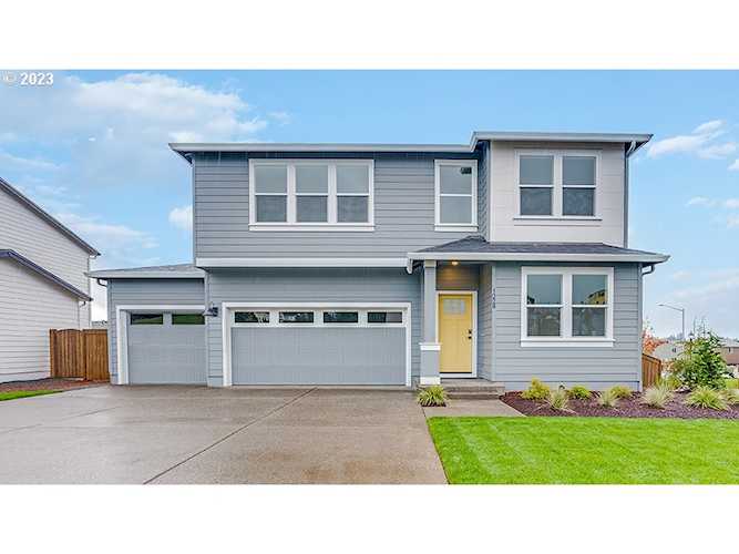 1228 W 15th ST La Center, WA 98629