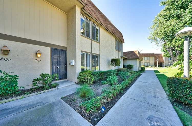8618 Santa Margarita Ln La Palma, CA 90623