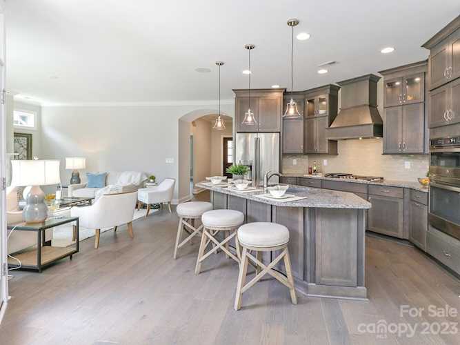 4030 Pleasant Run Dr Matthews, NC 28104
