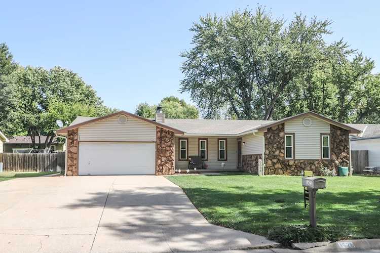 1528 N Rockwood Blvd Mulvane, KS 67110
