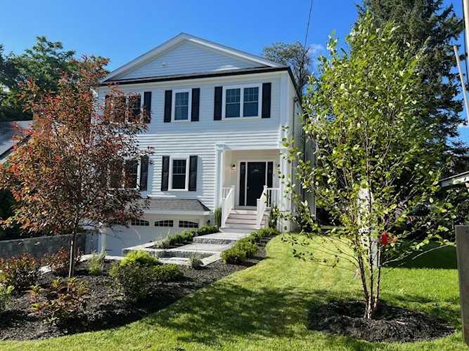 9 Bartlett Ave Lexington, MA 02420
