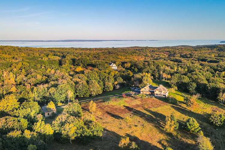 8 Fisk Ln Rockport, ME 04856