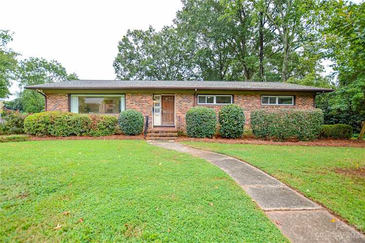 5001 Currituck DrCharlotteNC28210Madison Park Photo 1
