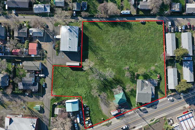 22-26 Talent Ave Talent, OR 97540