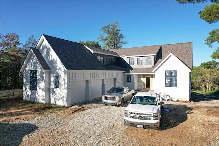 1609 Topping Rd Town And Country, MO 63131
