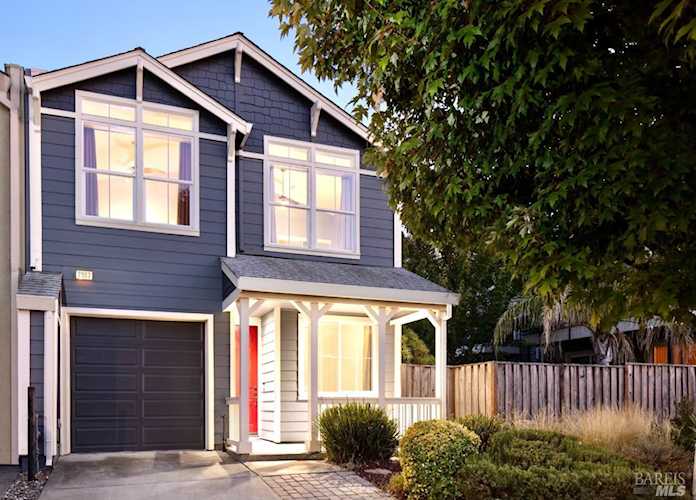 2983 Bay Village Avenue Santa Rosa, CA 95403