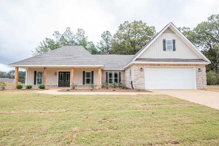 58 Laura's Cove Starkville, MS 39759
