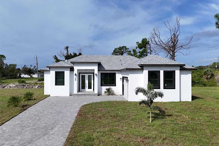 200 Redwood Rd Rotonda West, FL 33947