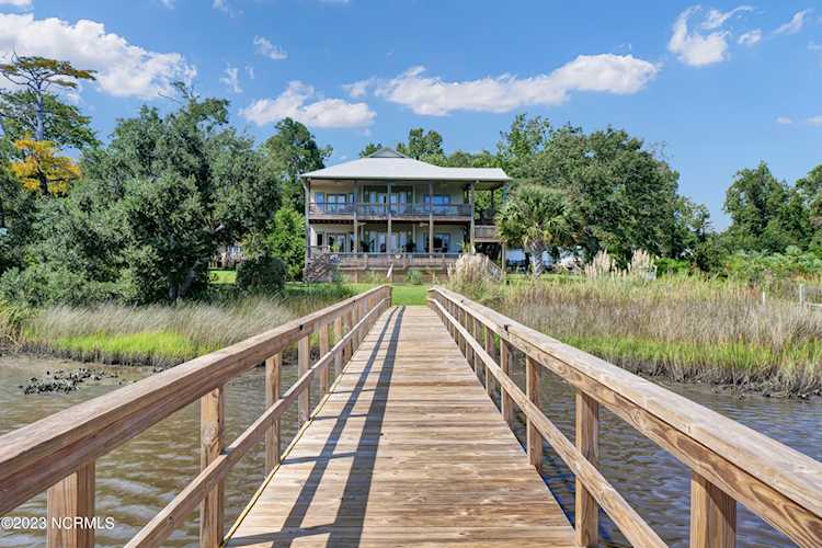 722 Bay Harbor Dr Hampstead, NC 28443