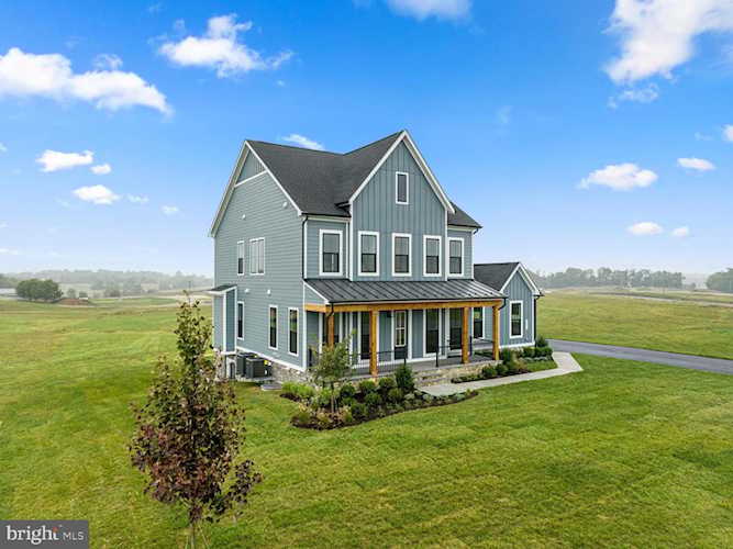 24 Silver King Circle Purcellville, VA 20132