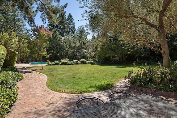 97 Queens Ct Atherton, CA 94027