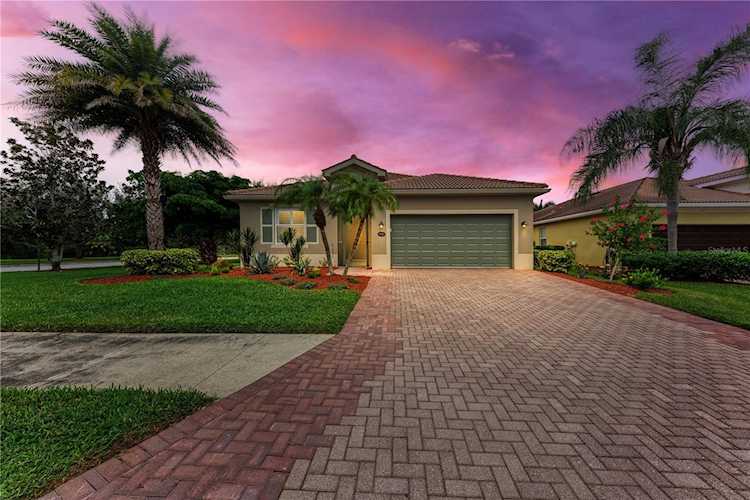 9003 Hammock Edge PLACE Bradenton, FL 34212