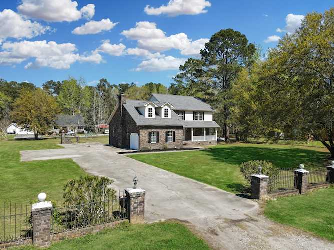 Home For Sale in Goose Creek Highlands Goose Creek Berkeley. 129 Ebony Lane.| Matt O’Neill Real Estate Photo 1