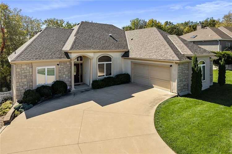 4820 SW Marguerite St Blue Springs, MO 64015