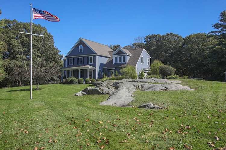 273 Rockland St Hingham, MA 02043