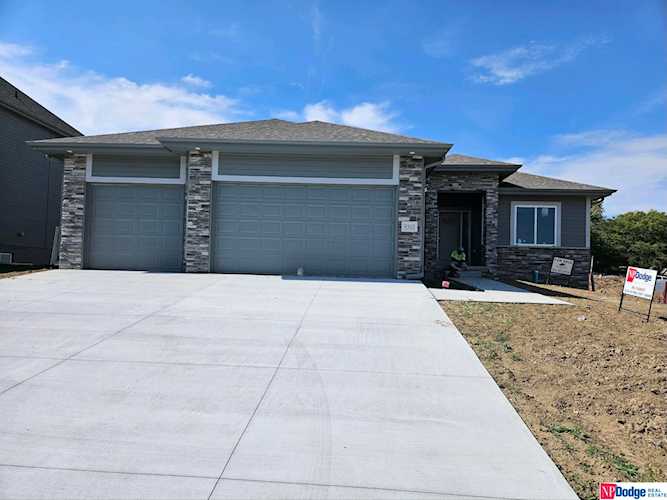 9302 S 71 Ave Papillion, NE 68133