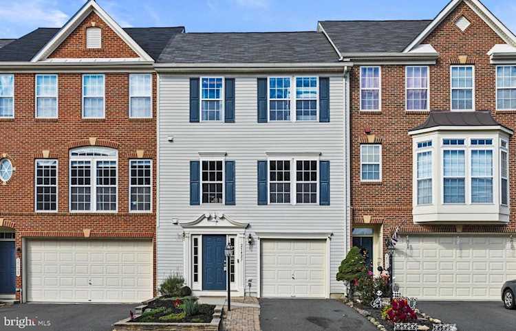 25427 Elm Terrace For Sale in Aldie Photo 1