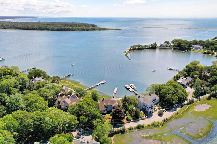 169 Daniels Island Road Mashpee, MA 02649