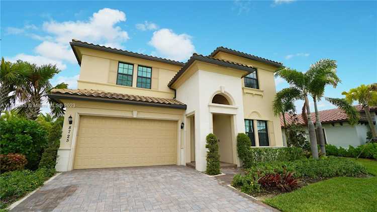 8725 Parkland Bay Dr Parkland, FL 33076
