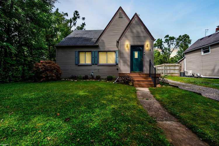 614 Quarter St Rochester, MI 48307