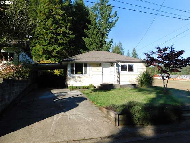 874 W 17th ST Coquille, OR 97423
