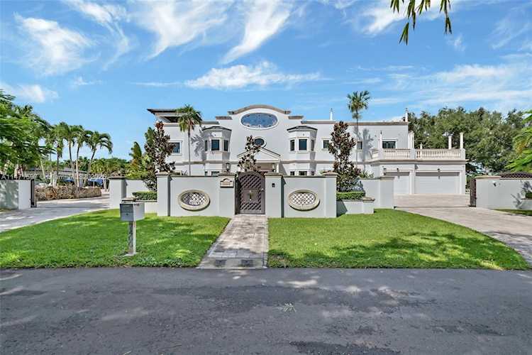 7400 SW 72nd Ct Miami, FL 33143
