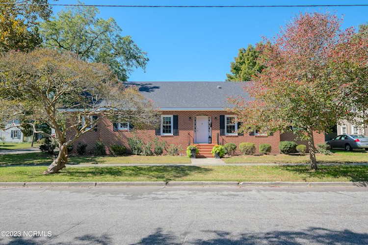 112 S Oakum St Edenton, NC 27932