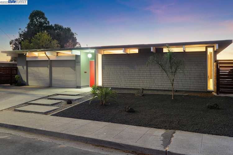 5524 Greenridge Rd Castro Valley, CA 94552