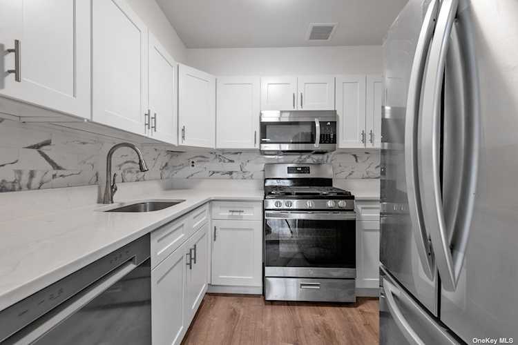 62-10 Woodside Ave #201 Woodside, NY 11377