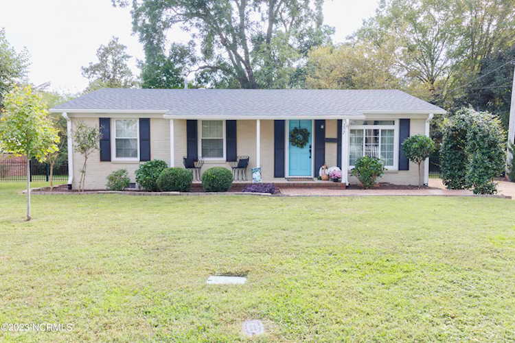 202 E Eden St Edenton, NC 27932