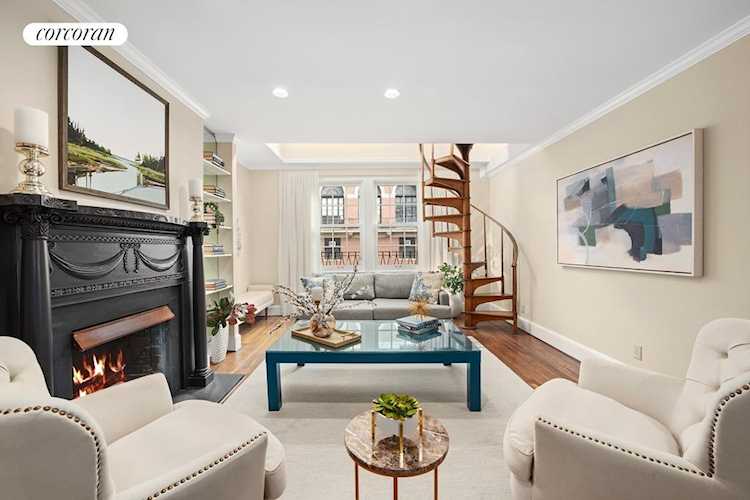 222 E 71st St #6A New York, NY 10021
