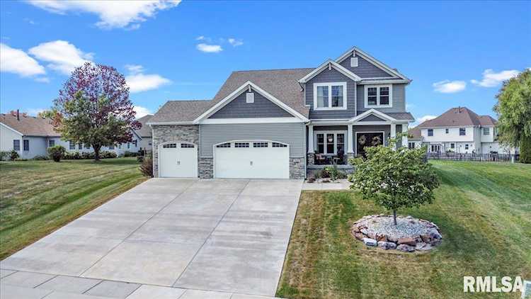 Move-in ready home for sale in Springfield, IL - $465,000 Photo 1