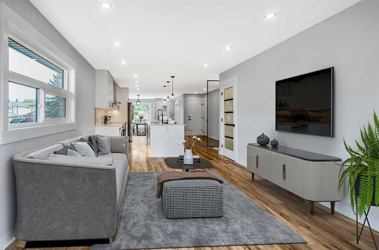 49 Sunlake Rd SE Calgary, AB T2X 3G8