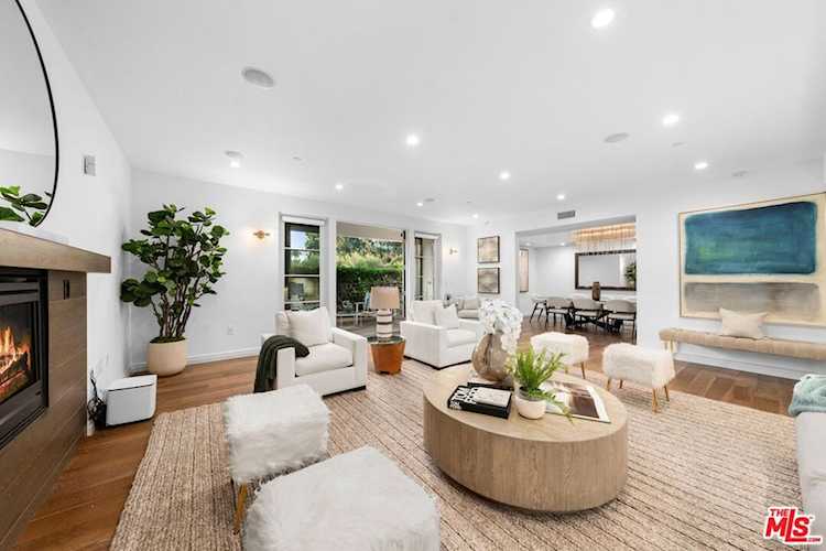 441 S Barrington Ave #110 Los Angeles, CA 90049