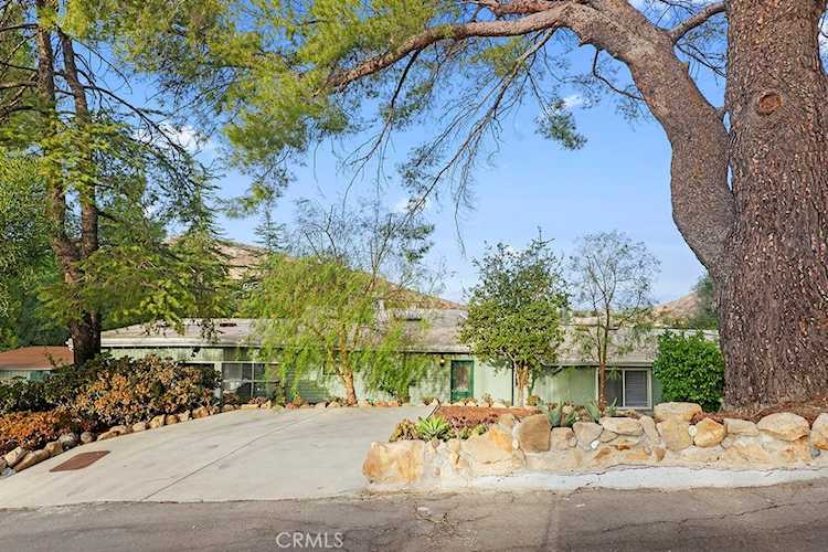 3582 Elm Dr Calabasas, CA 91302