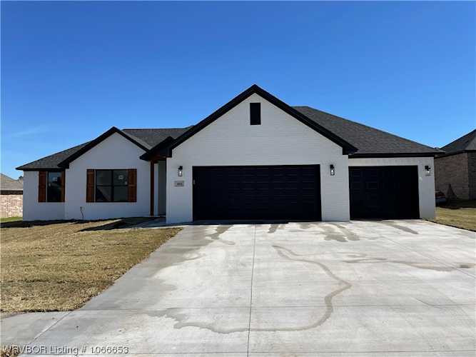 404 Stoneledge Dr Lavaca, AR 72941