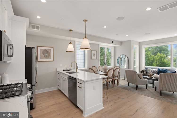 5305 Connecticut Ave NW #PH8 Washington, DC 20015 | MLS DCDC2102954 Photo 1