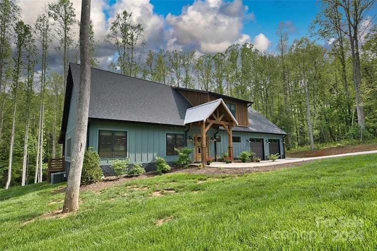 1982 Pisgah Dr Hendersonville, NC 28791